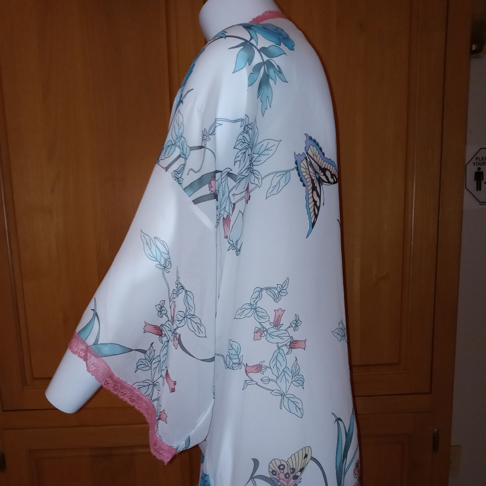 NWOT In Bloom Nature Robe with tie - Picture 8 of 9